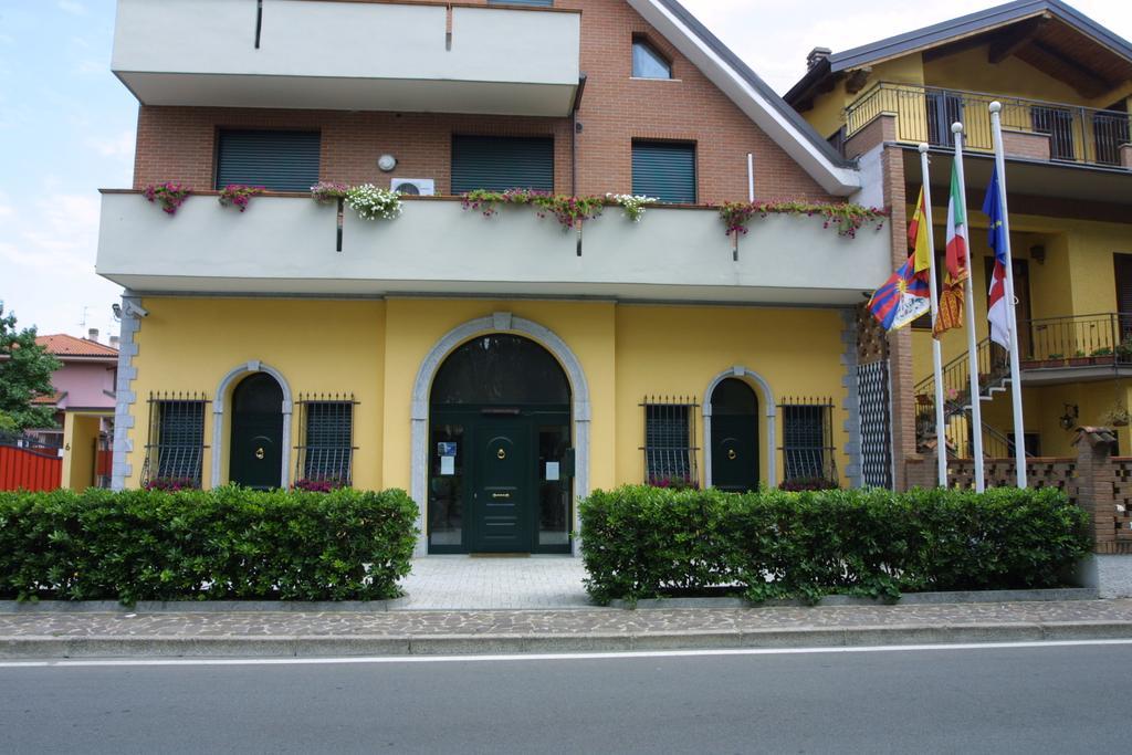 Borromeo Residenze Service s.a.s Peschiera Borromeo Exterior foto